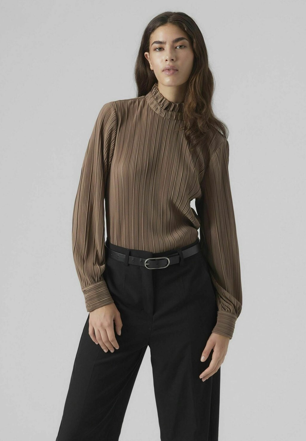 

Блузка Vero Moda PLISSIERTES VMAURORA LS HIGH NECK JRS EXC, цвет brown lentil