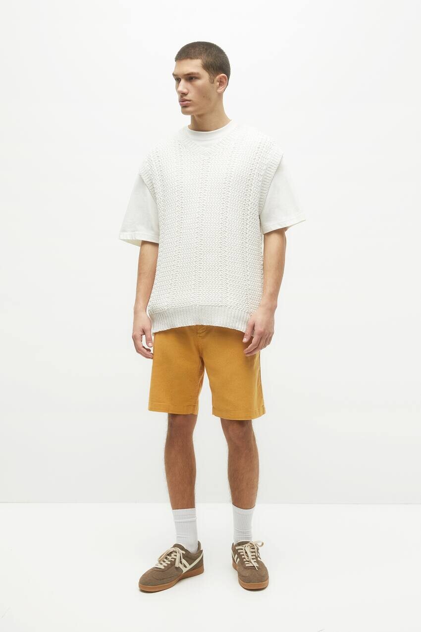

Базовые льняные шорты-чинос-бермуды Pull&Bear, горчица
