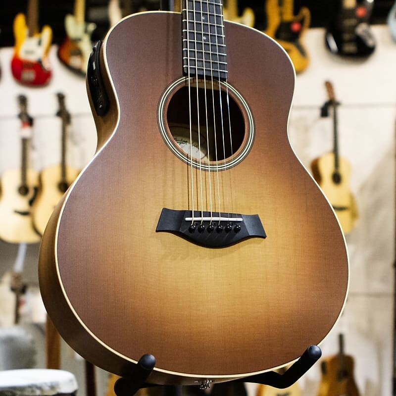 

Топ Taylor GS Mini-e Special Edition Caramel Burst — чемодан Deluxe