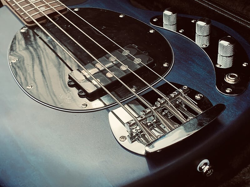 

Басс гитара Sterling by Music Man StingRay 4 String Bass Guitar Transparent Blue Satin w/ De