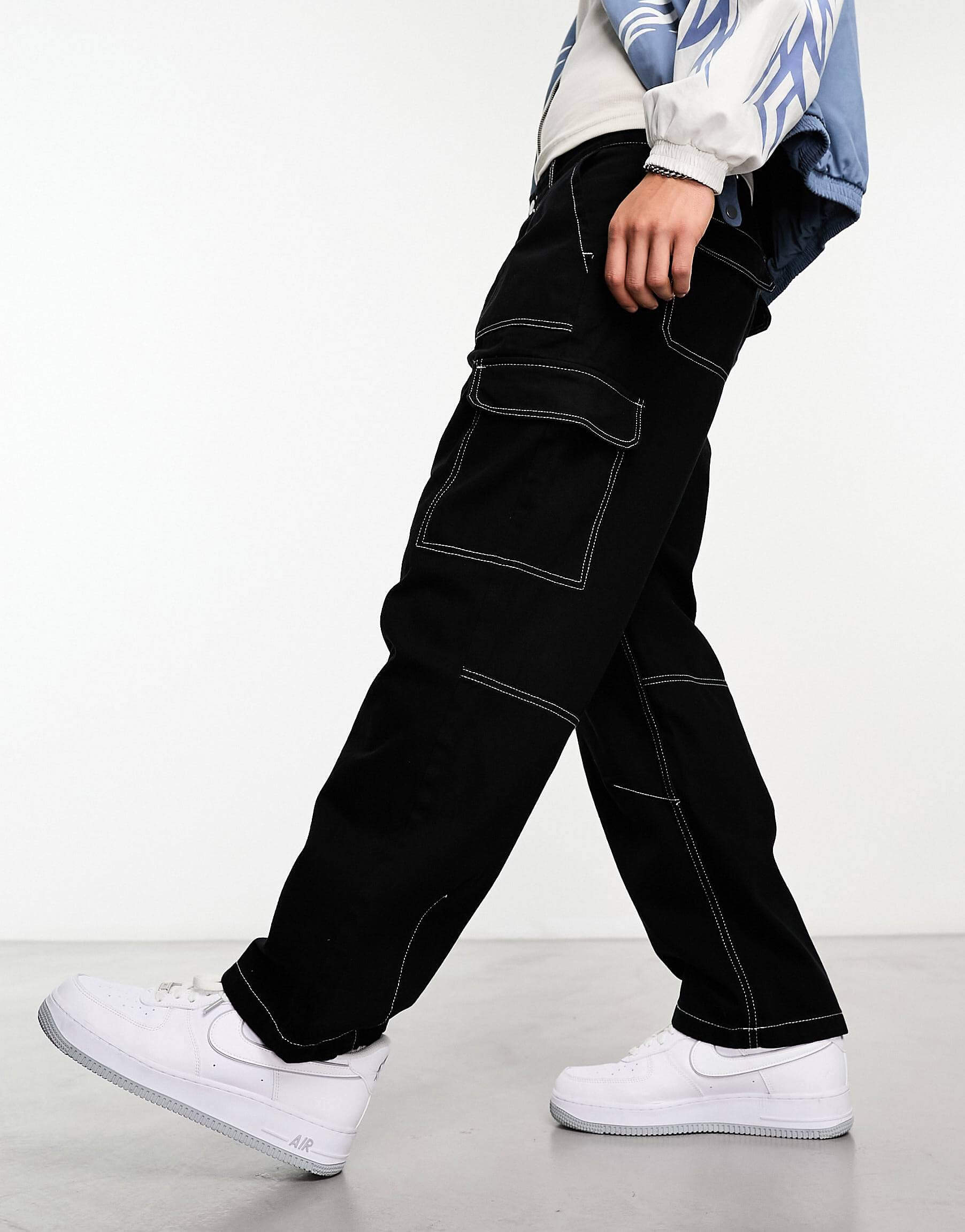 Black Pants with White Stitching  Наряд с черными брюками