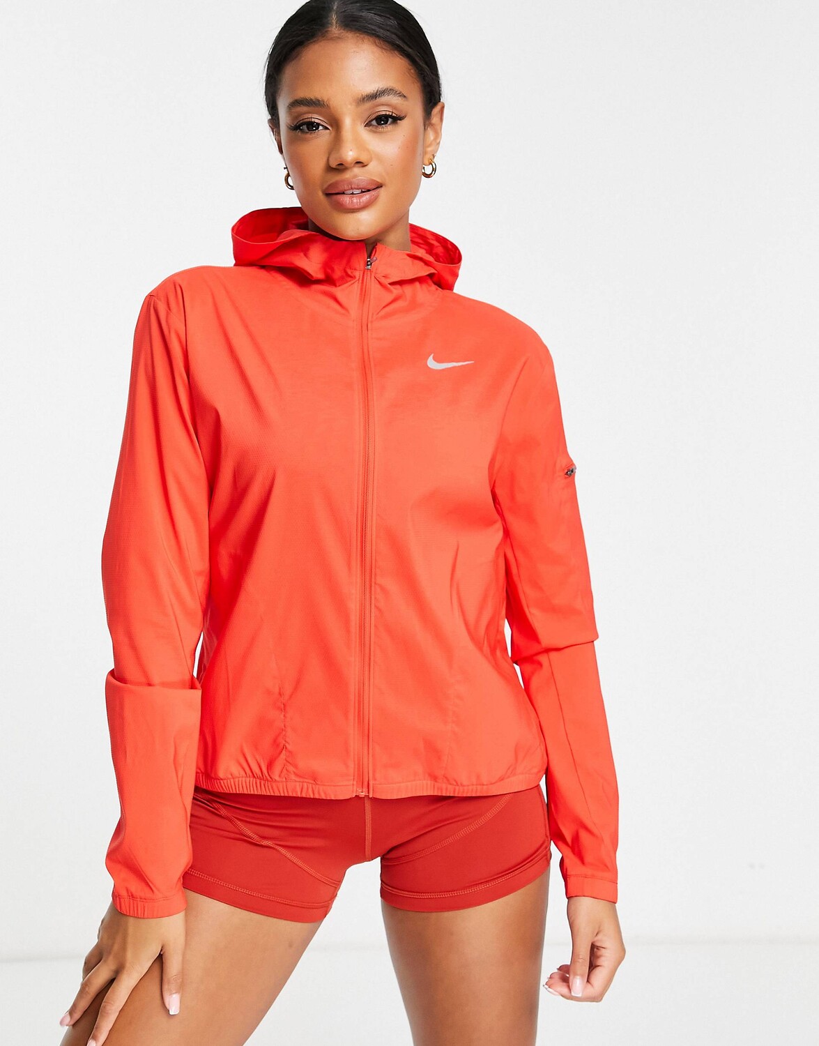 

Светло-малиновая куртка с капюшоном Nike Running Impossible Light