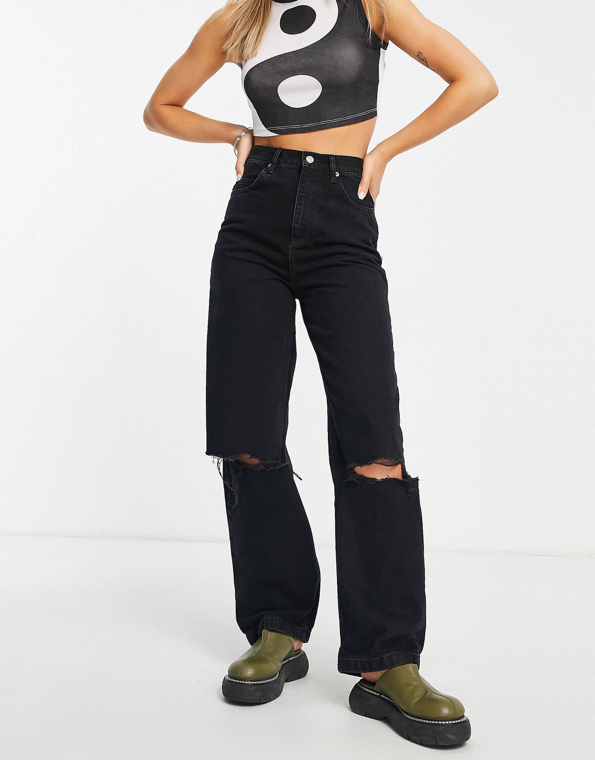 

Черные джинсы с прорезями на коленях Topshop