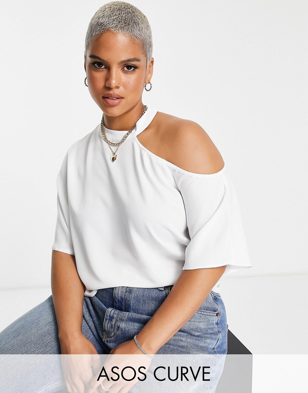 

Футболка цвета слоновой кости с открытыми плечами ASOS DESIGN CURVE