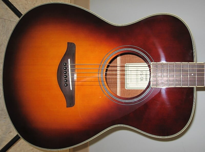 

Yamaha FS-TA TransAcoustic Concert Brown Sunburst Chorus, реверберация без усилителя!