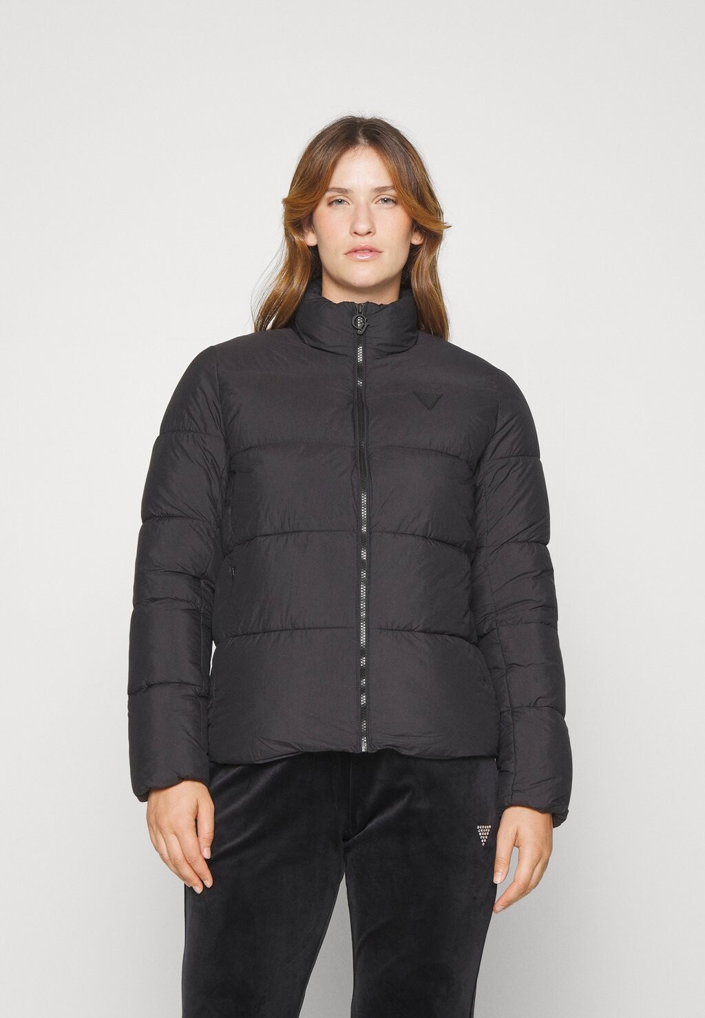 

Зимняя куртка CLAUDIA LIGHT PUFFER Guess, угольно-черный
