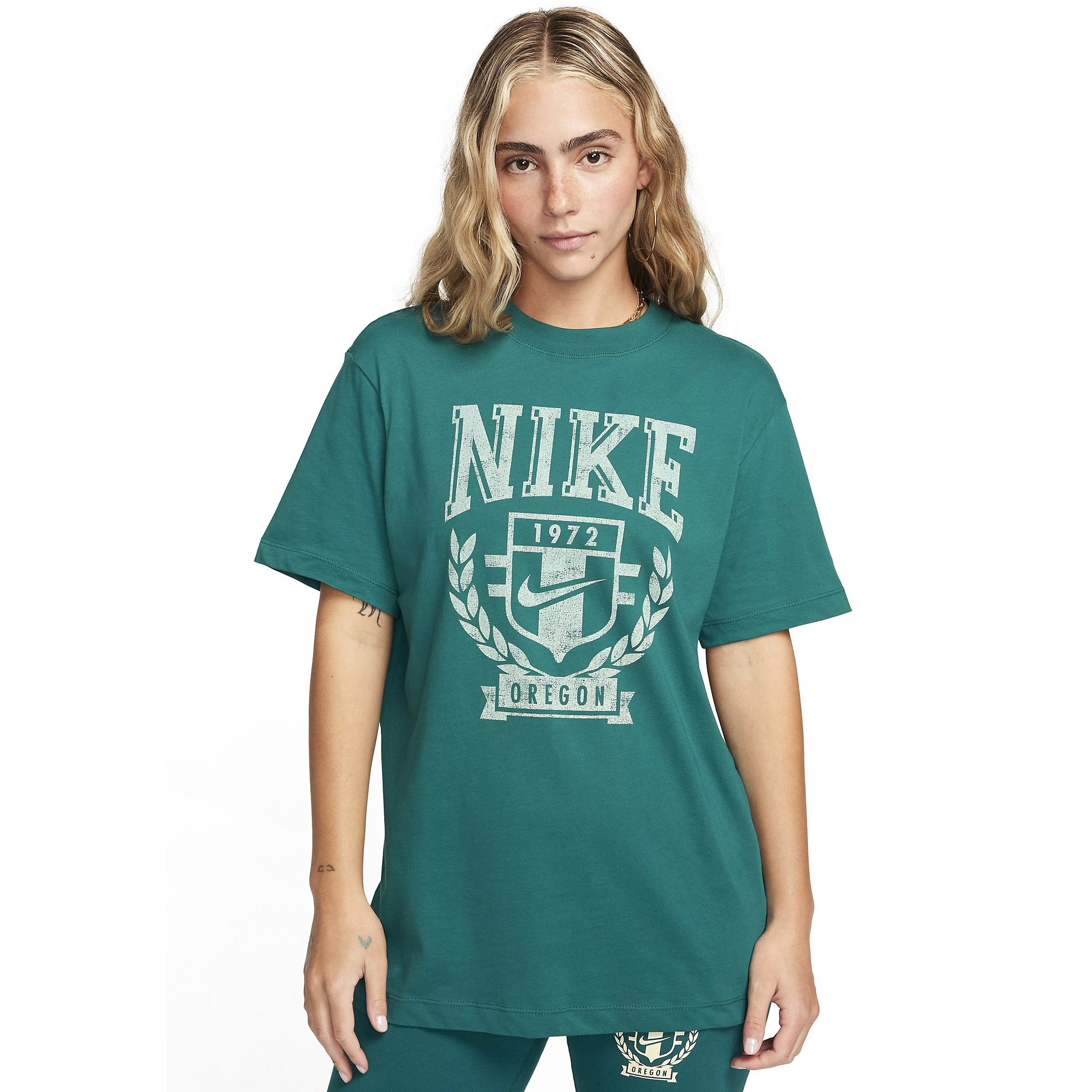 Футболка Nike Sportswear W NSW BF VRSTY, бирюзово-зеленый футболка nike w nsw air bf top nfs женщины dn4861 615 xl