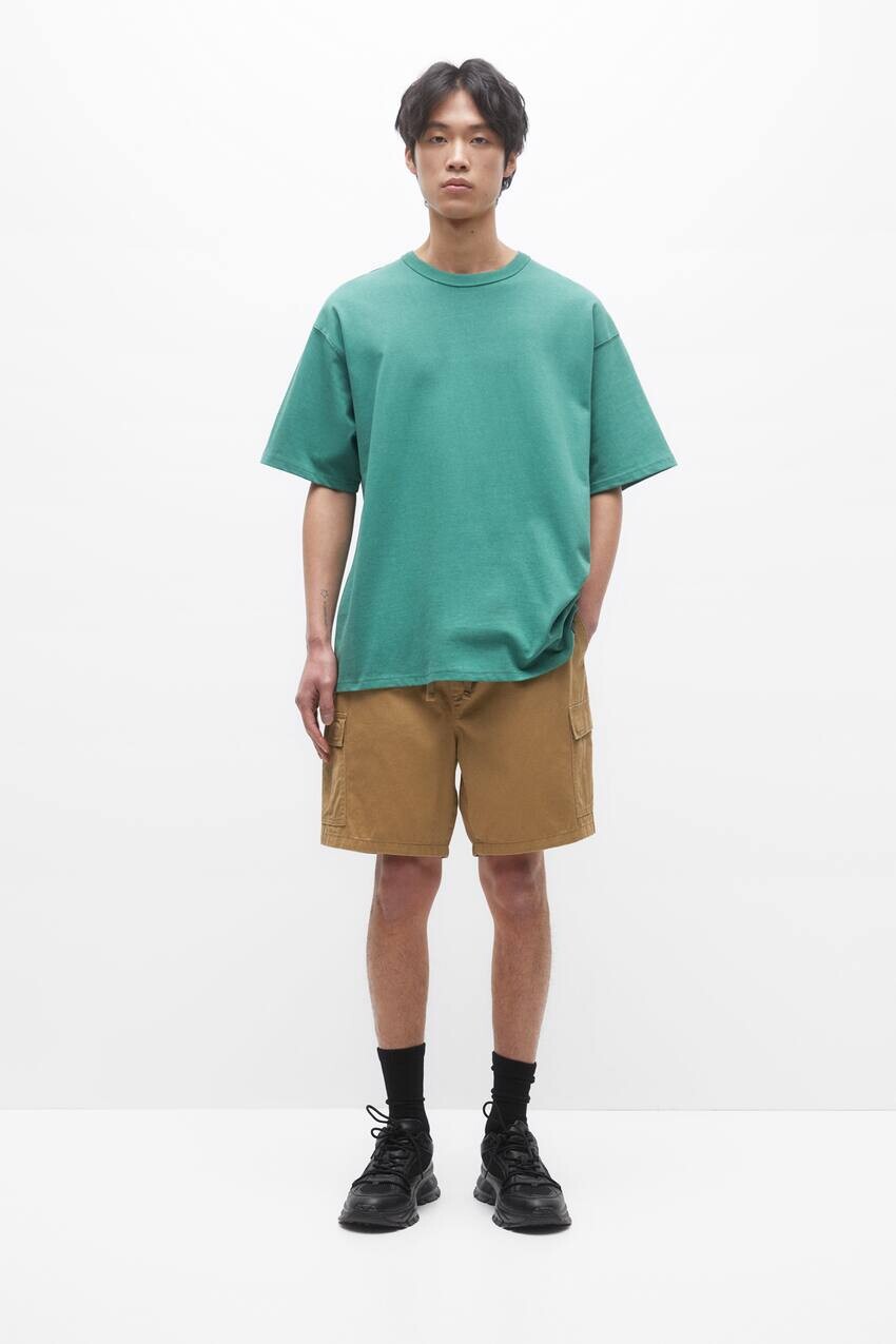 

Шорты-бермуды карго с эластичным поясом Pull&Bear