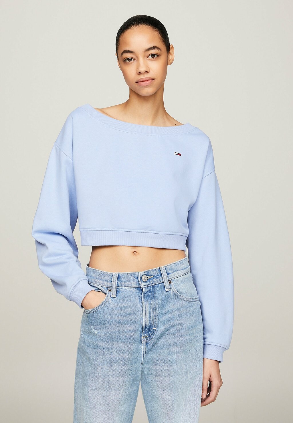 

Толстовка ESSENTIAL BOAT NECK CROPPED Tommy Hilfiger, цвет Moderate Blue