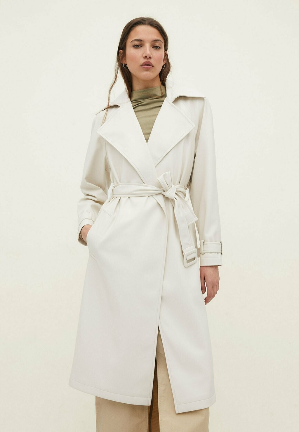 

Тренч Stradivarius