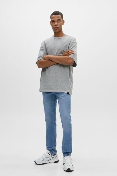 

Базовые синие зауженные джинсы комфортного кроя PULL&BEAR