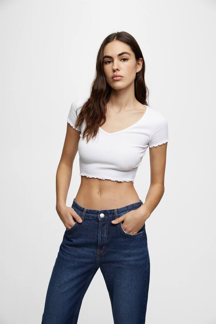 

Укороченная футболка с v-образным вырезом Pull&Bear, белый