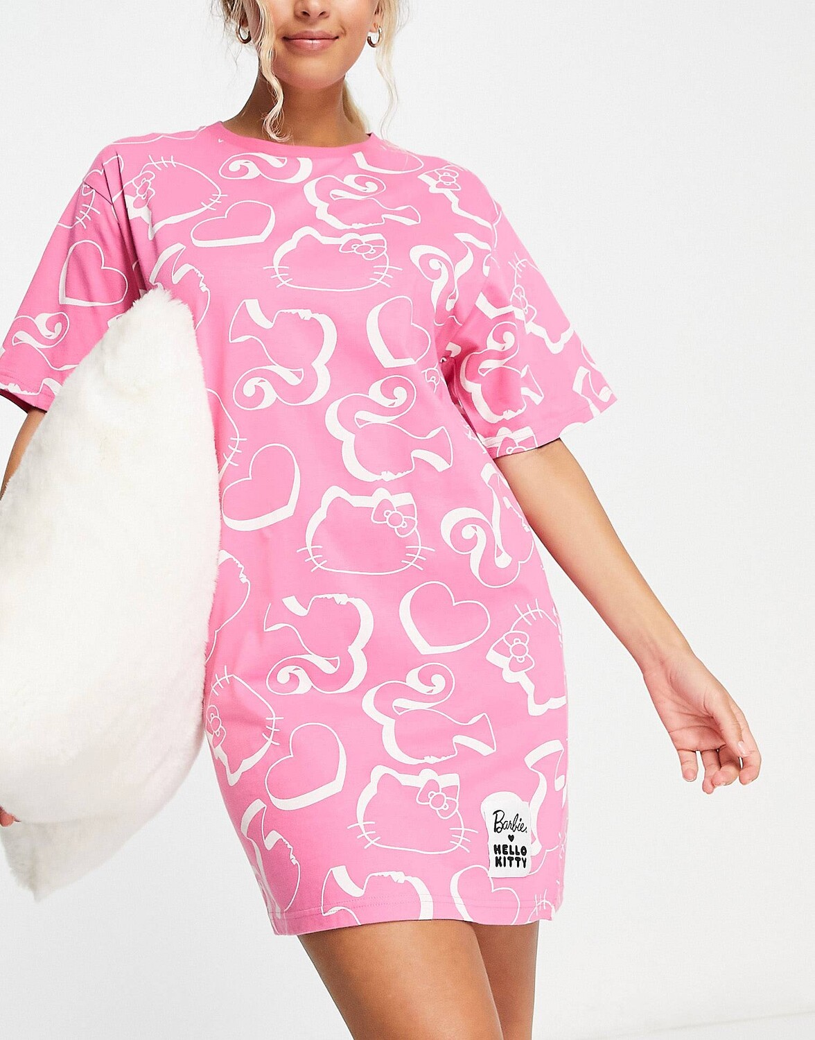 

Розовая футболка для сна ASOS DESIGN Barbie x Hello Kitty