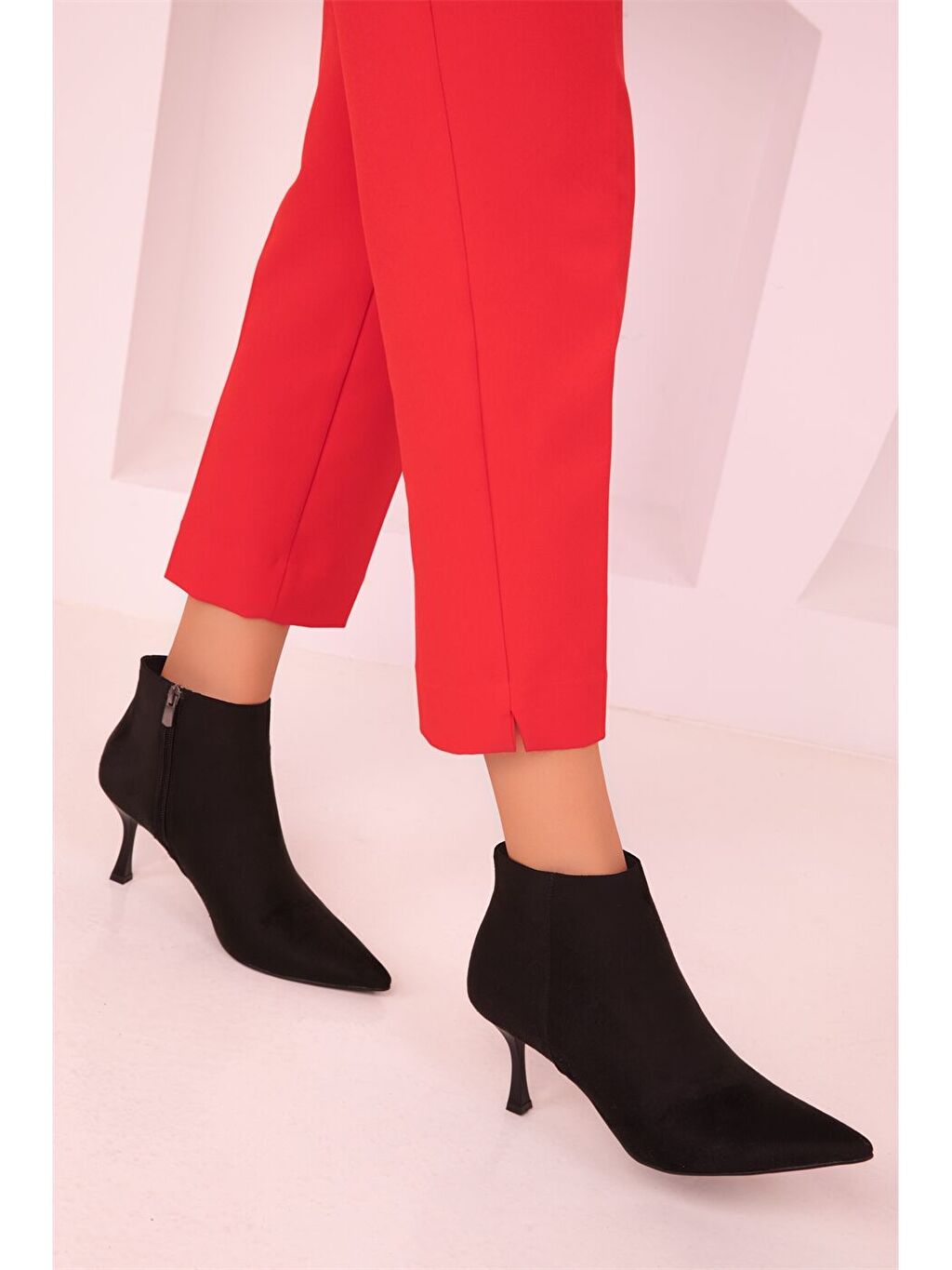 Женские кожаные сапоги до щиколотки на каблуке Soho Exclusive