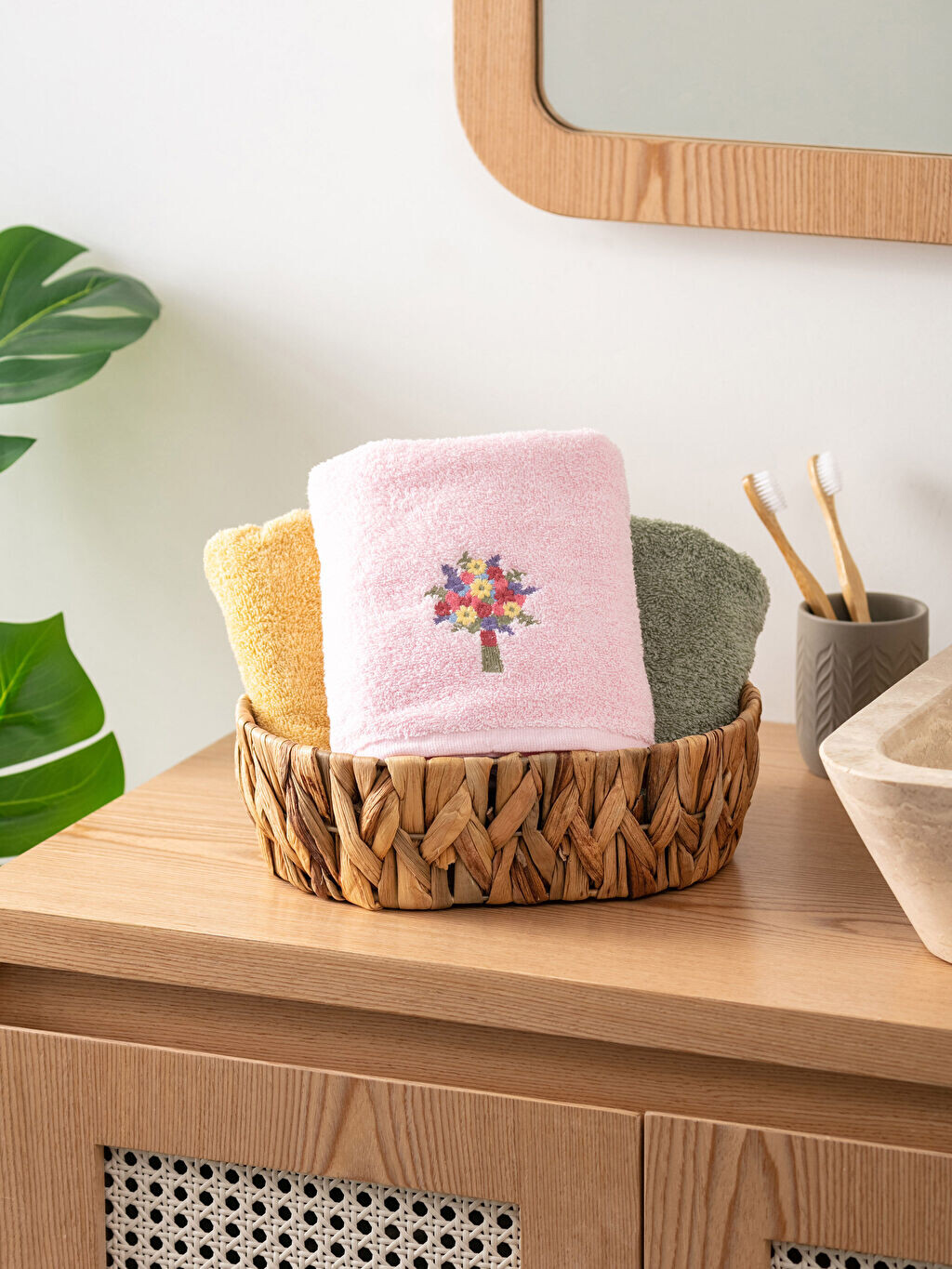 

Хлопковое полотенце для лица с вышивкой 50x80 см LCW Home