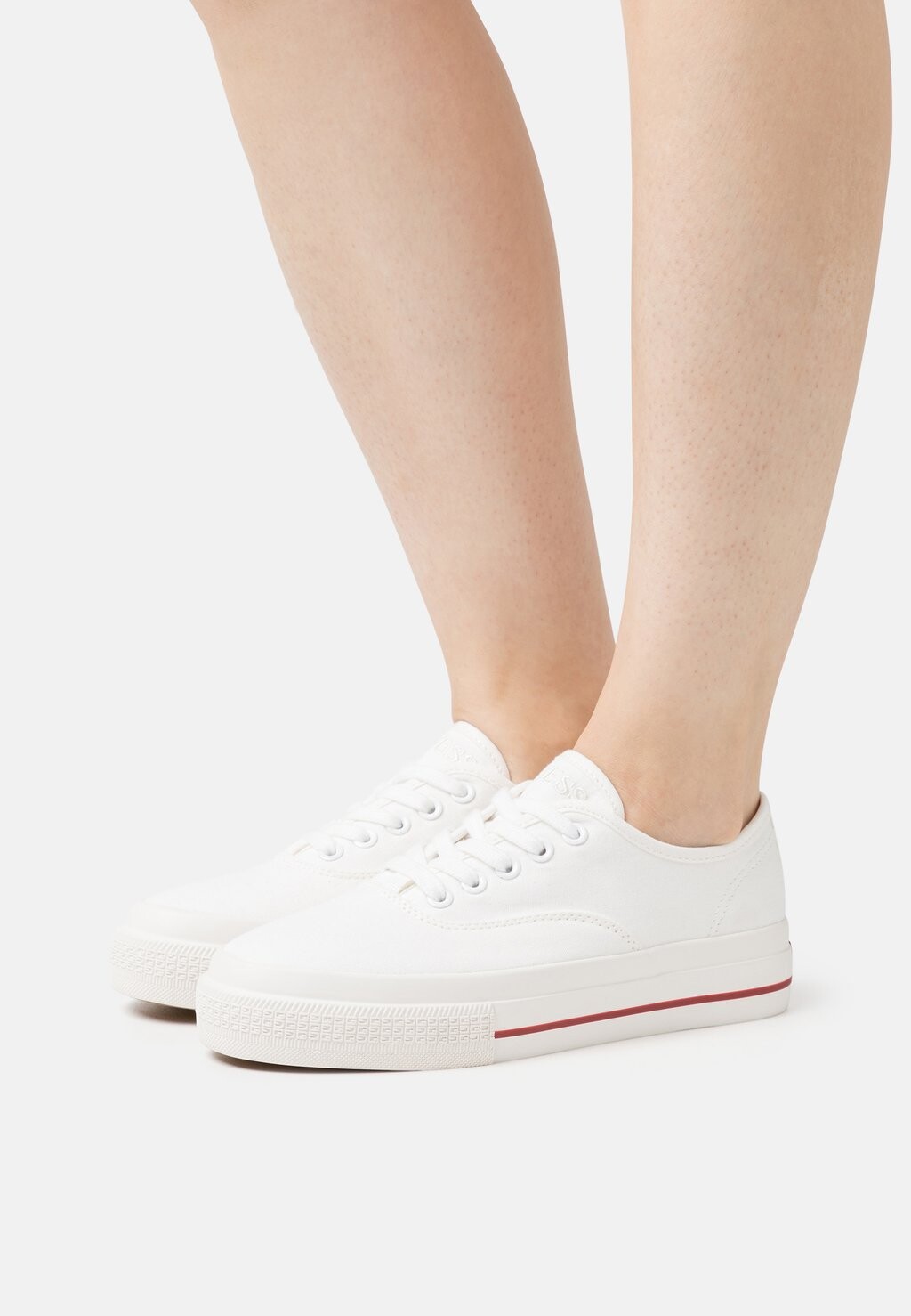 

Кроссовки Guess, белый