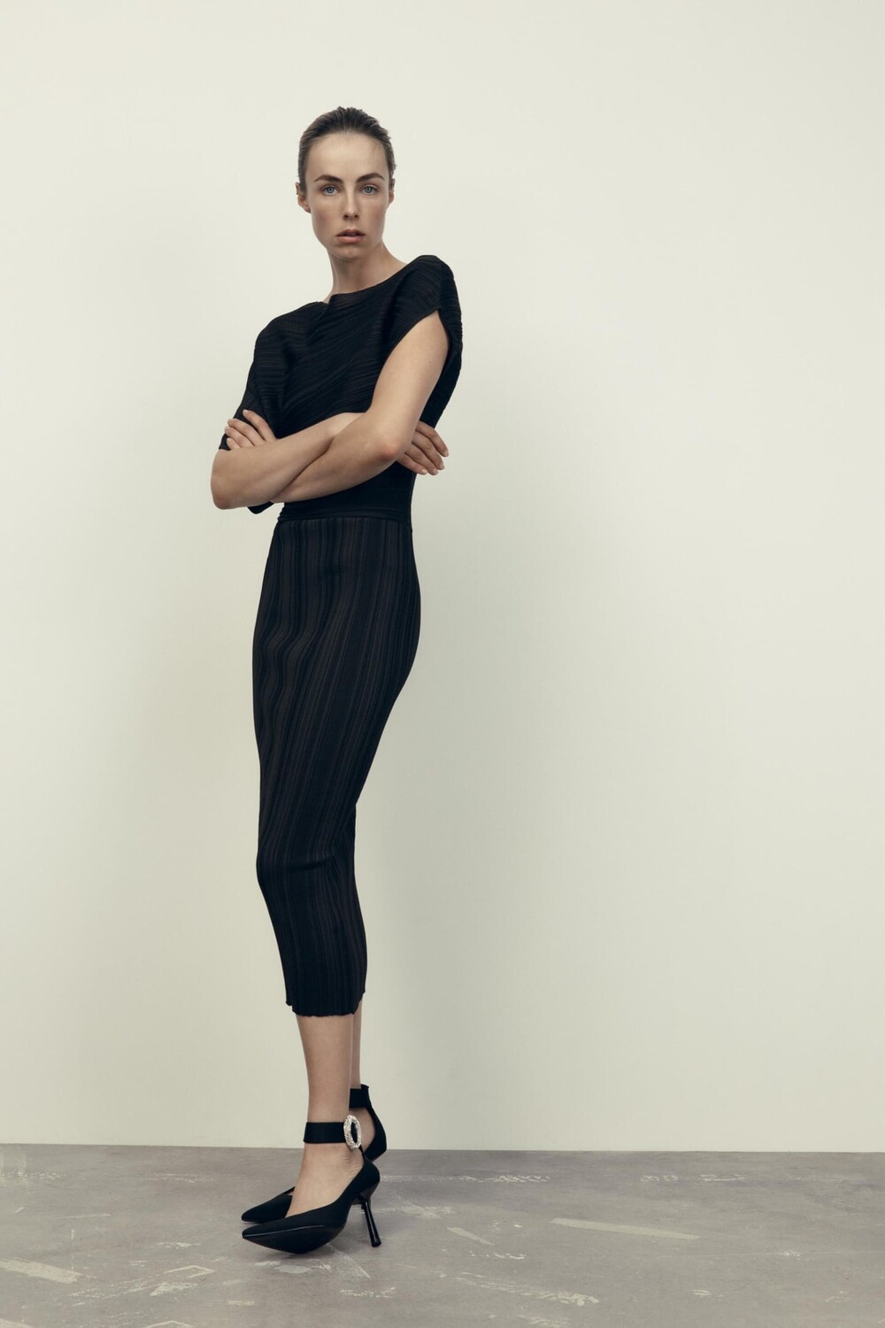 

Туфли на каблуке с блестящей пряжкой ZARA, черный