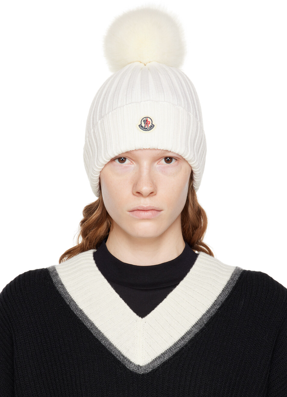 

Белая шапка из натуральной шерсти Moncler