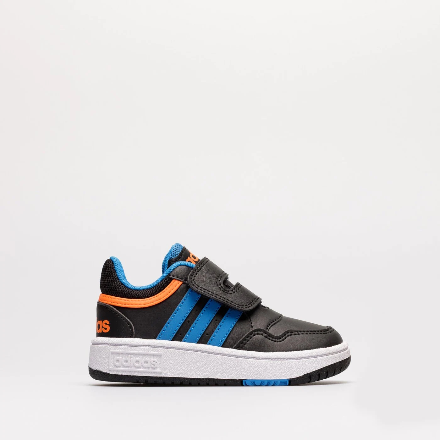 цена Кроссовки детские Adidas Hoops 3.0, черный / синий
