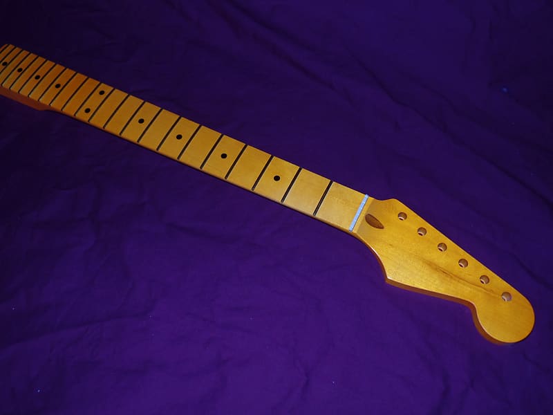 22 лада, 12 радиусов C-образной формы Stratocaster Allparts Fender Licensed Кленовый гриф Fender Licensed Stratocaster neck