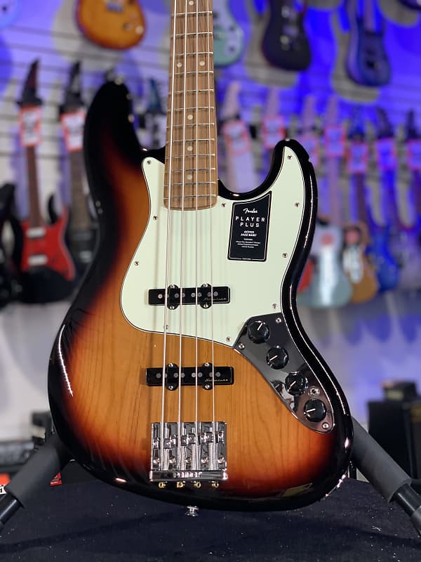 Басс гитара Fender Player Plus Active Jazz Bass - 3-tone Sunburst Pau Ferro Fingerboard