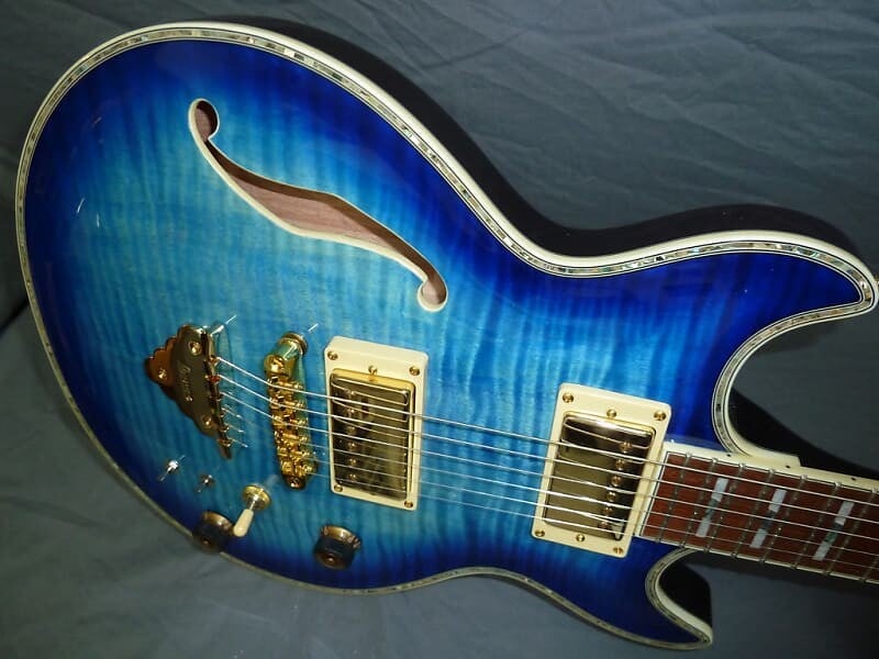 

Ibanez AR520HFM Электрогитара с полым корпусом 2022 - Light Blue Burst AR520HFM Hollowbody Electric Guitar