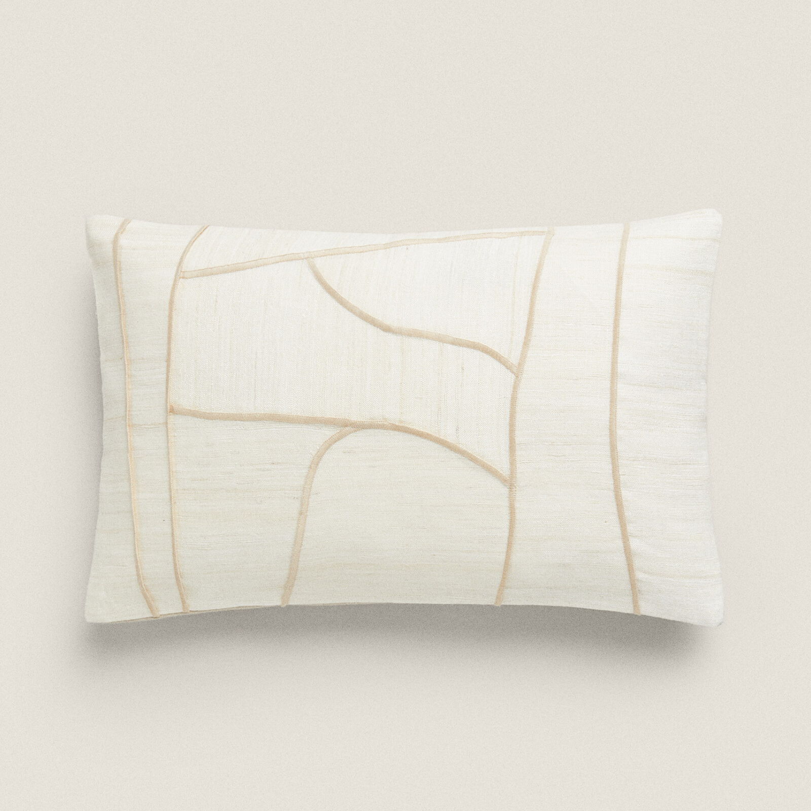 цена Чехол для подушки Zara Home Embroidered Silk, светло-бежевый