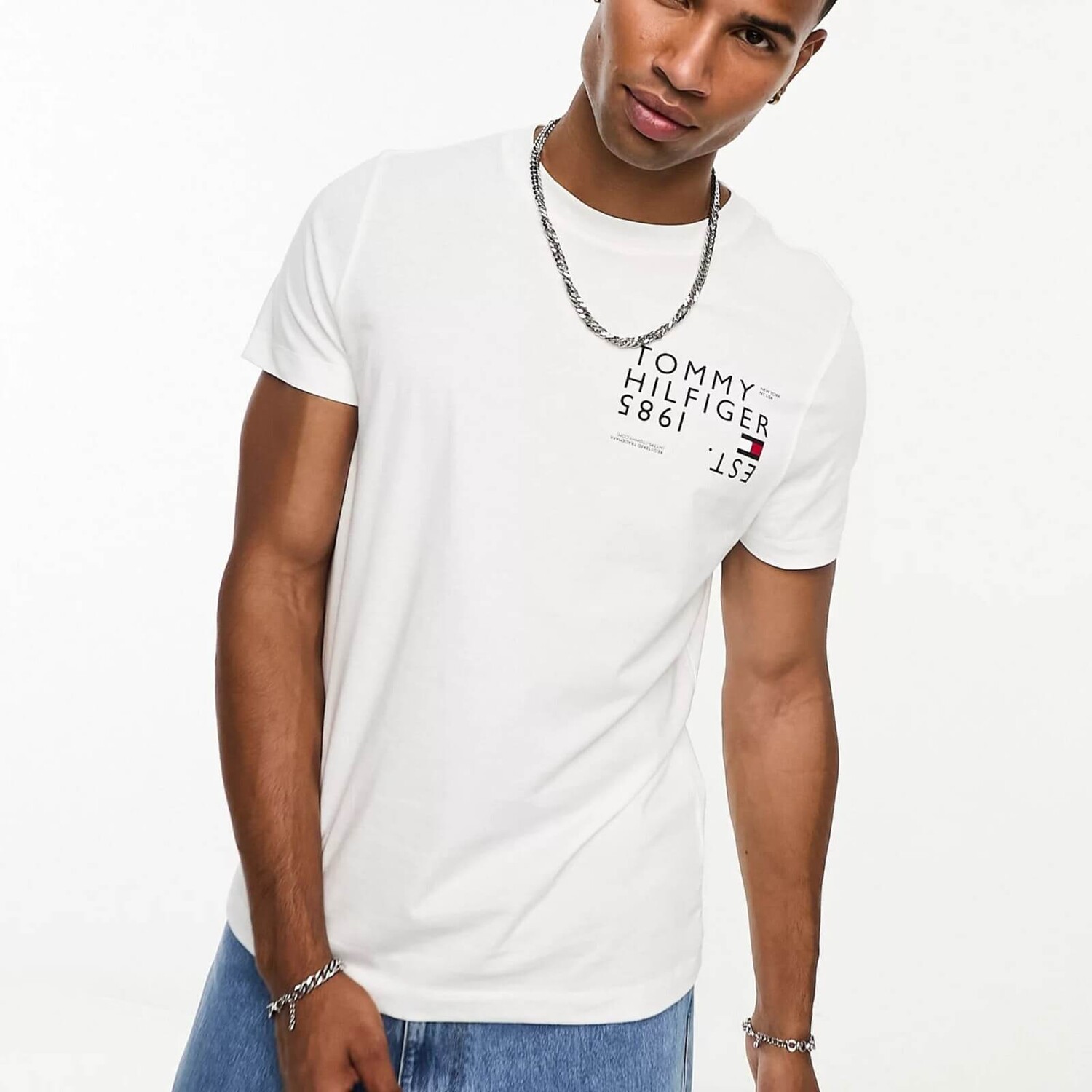 

Футболка с графическим логотипом Tommy Hilfiger, белый