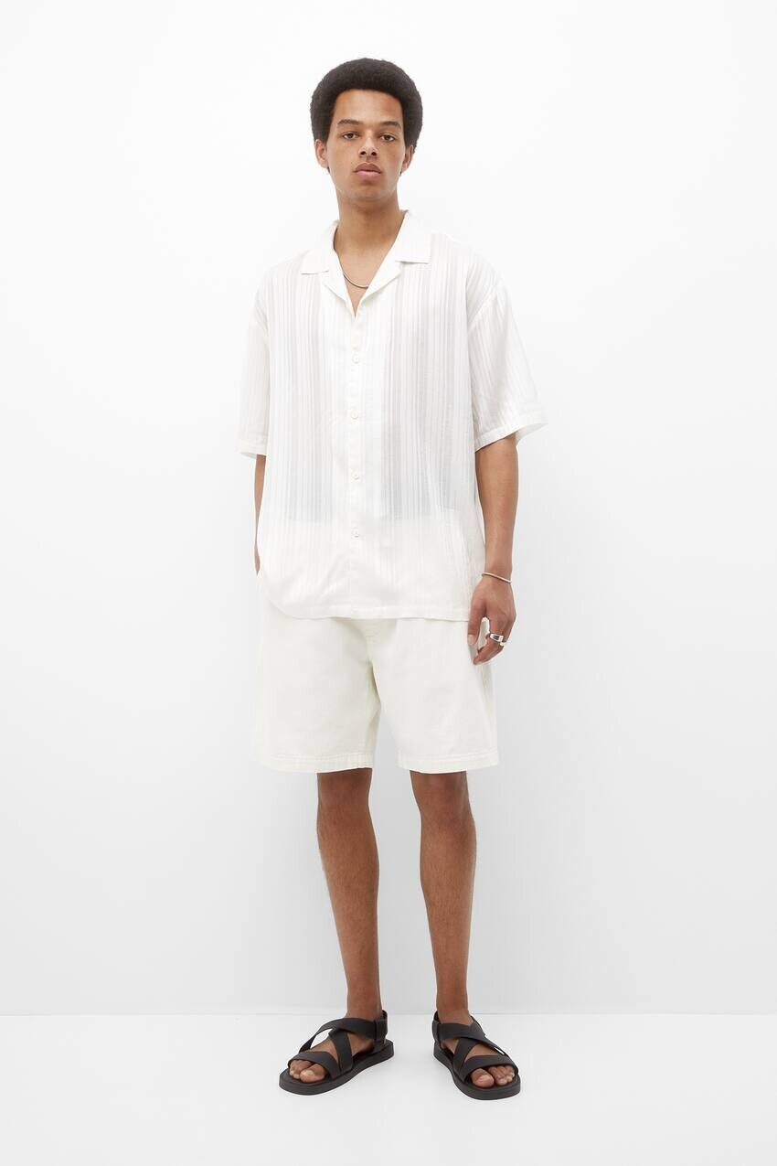 

Джинсовые шорты-бермуды Pull&Bear, экрю