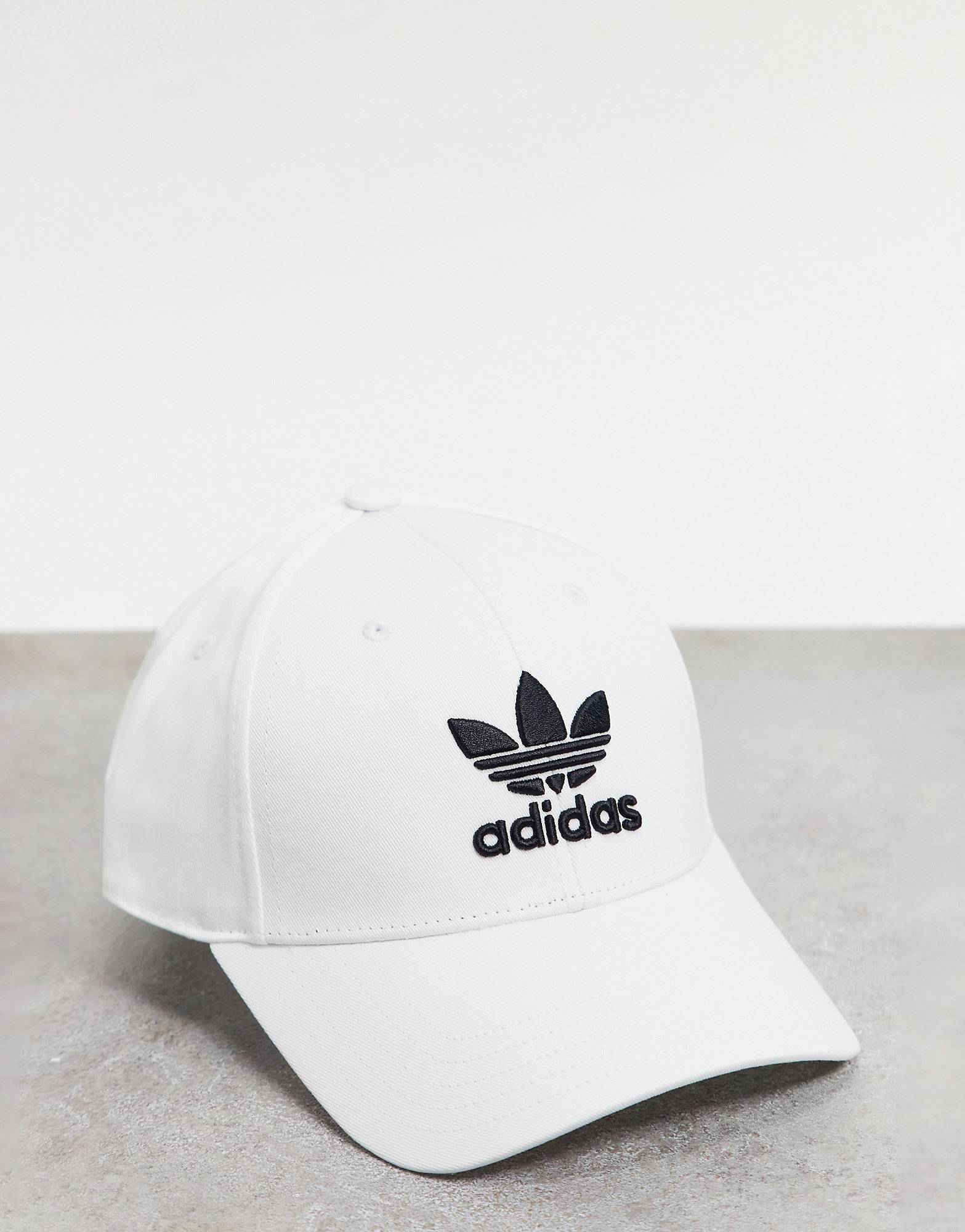 Белая кепка adidas Originals - фото