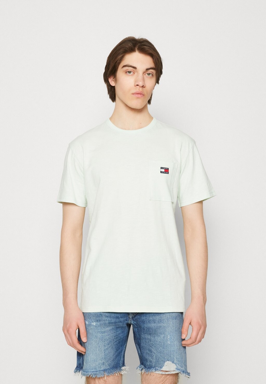 

Базовая футболка TEE BADGE POCKET TEE Tommy Jeans, мятного цвета, Зеленый