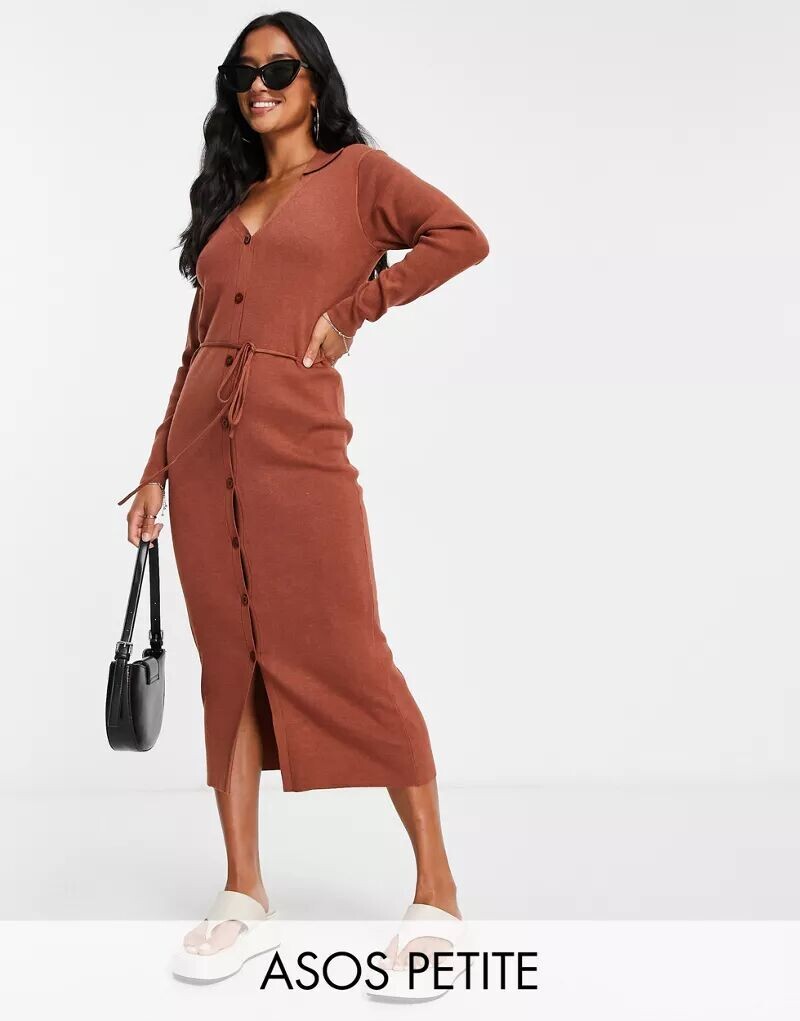 

Коричневое трикотажное платье миди с открытым воротником и поясом ASOS DESIGN Petite