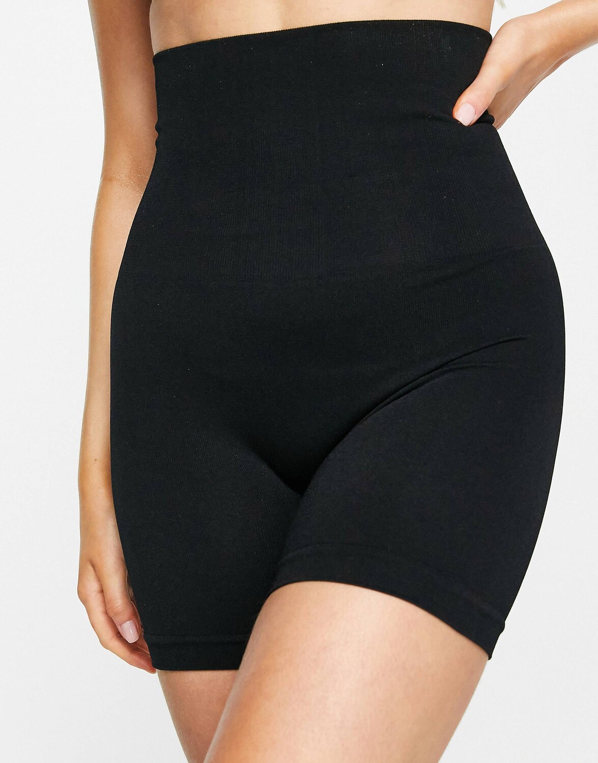 

Черные бесшовные шорты с завышенной талией ASOS DESIGN Shaper