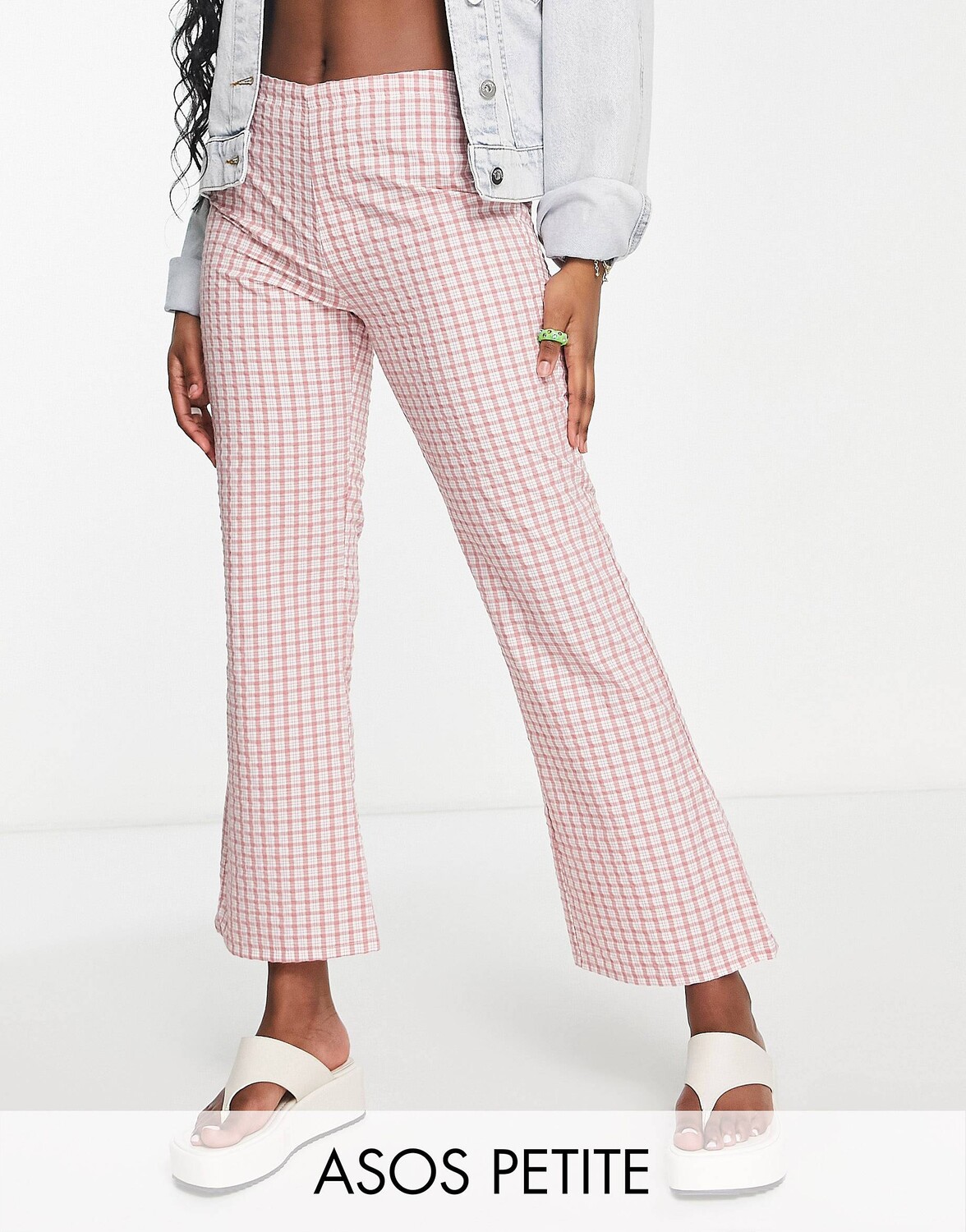 

Розовые повседневные расклешенные брюки в клетку ASOS DESIGN Petite, Розовый