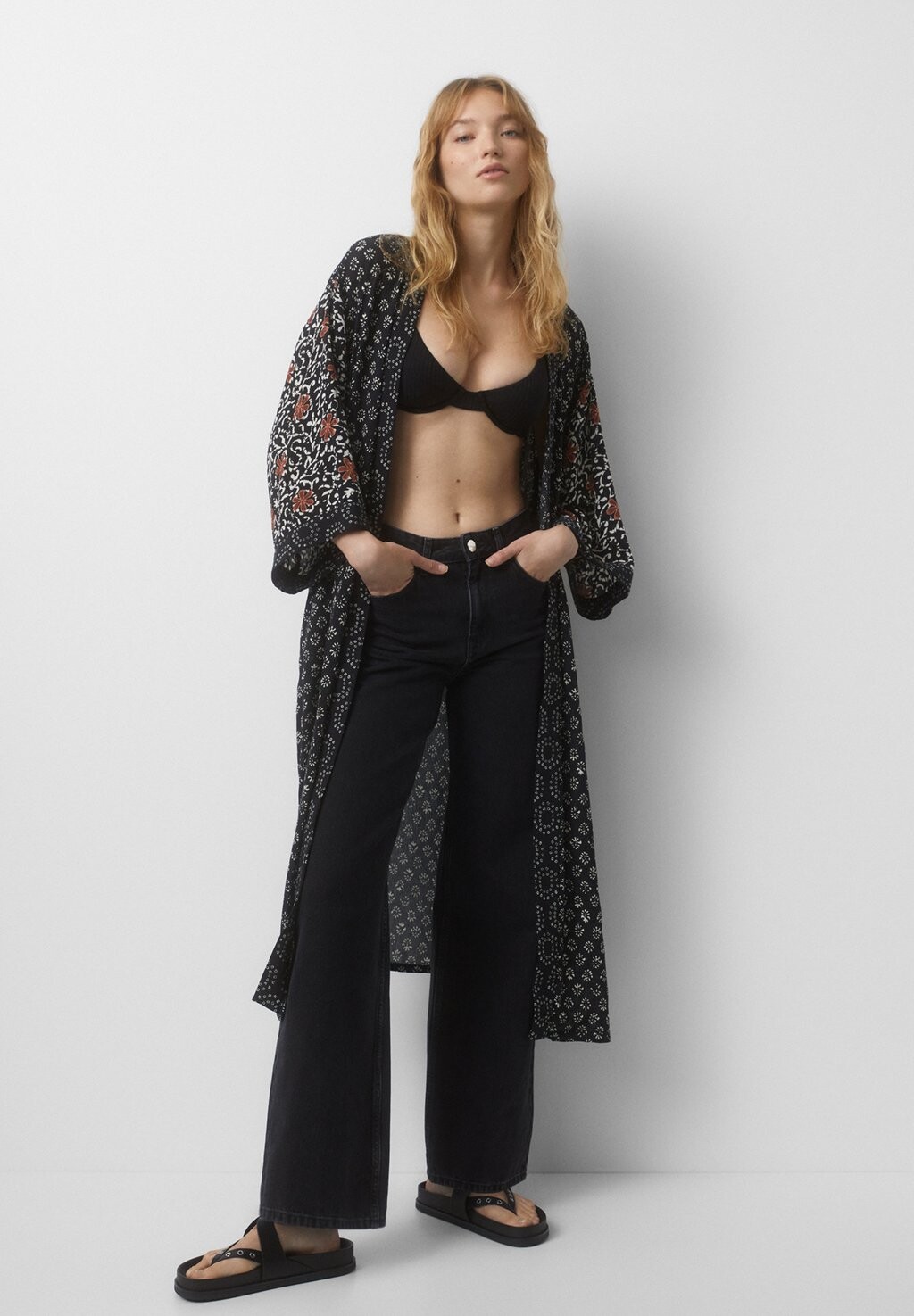 

Легкая куртка PULL&BEAR