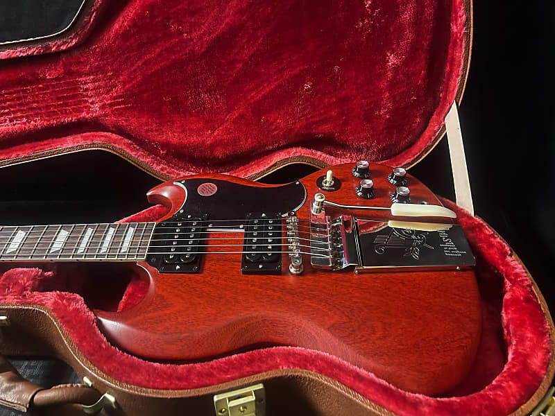 

НОВЫЙ! Gibson SG Standard '61 с официальным дилером Maestro Vibrola Vintage Cherry! В наличии! SG Standard '61 with Maestro Vibrola