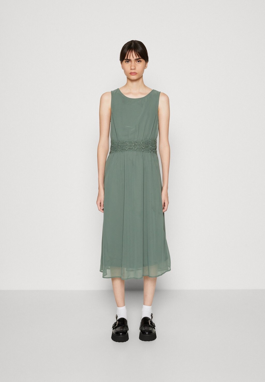 

Коктейльное платье Vero Moda