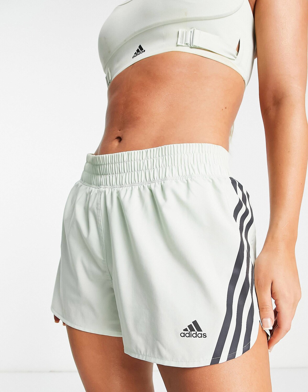 

Зеленые шорты с 3 полосками adidas Running Run Icons