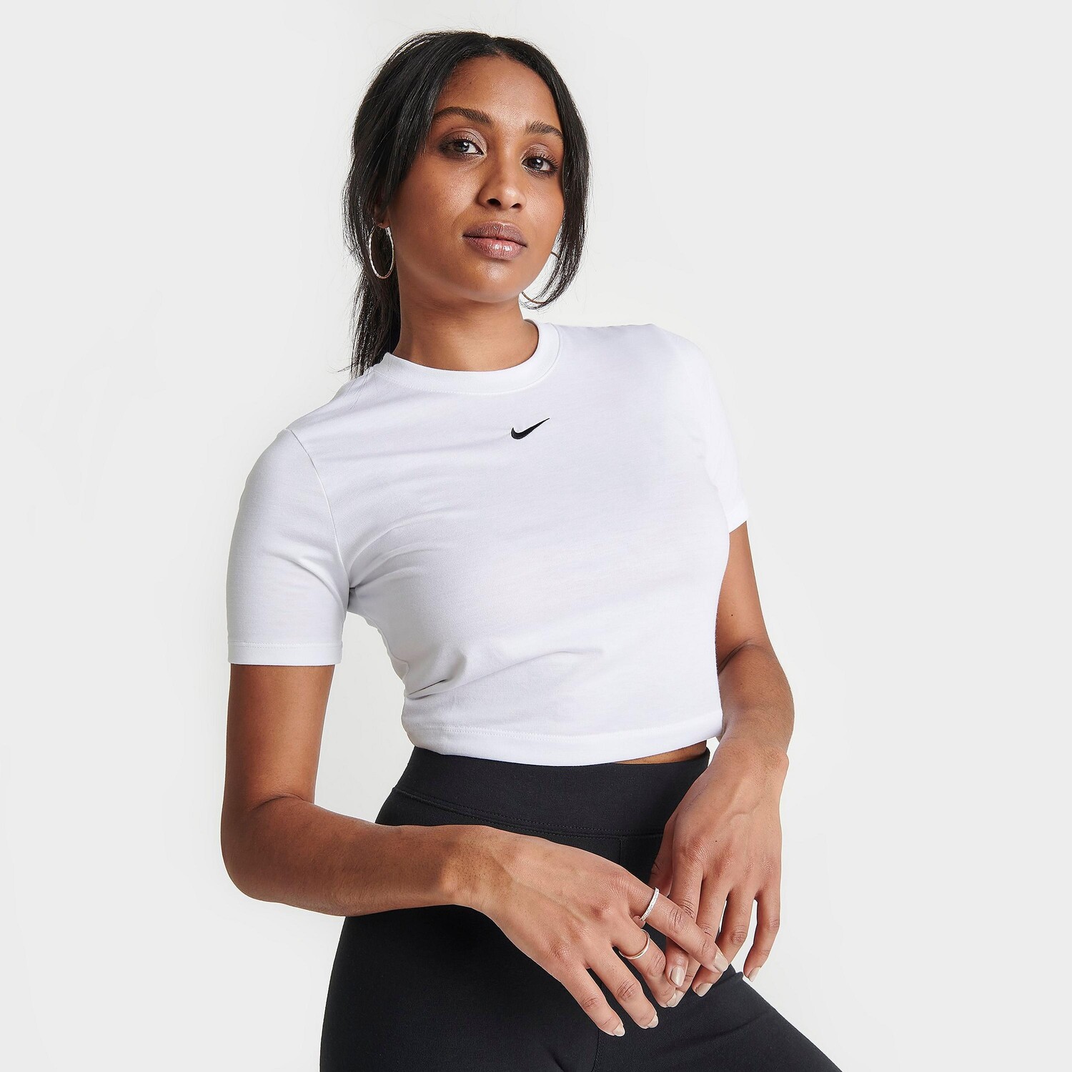 

Женская укороченная футболка Nike Essential, белый