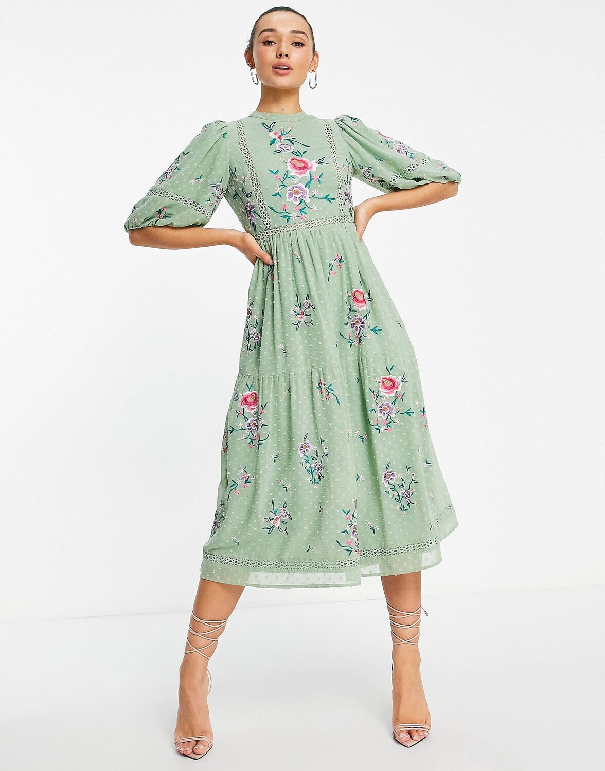 

Нежно-зеленое платье миди с высоким вырезом и вышивкой в ​​горох ASOS DESIGN