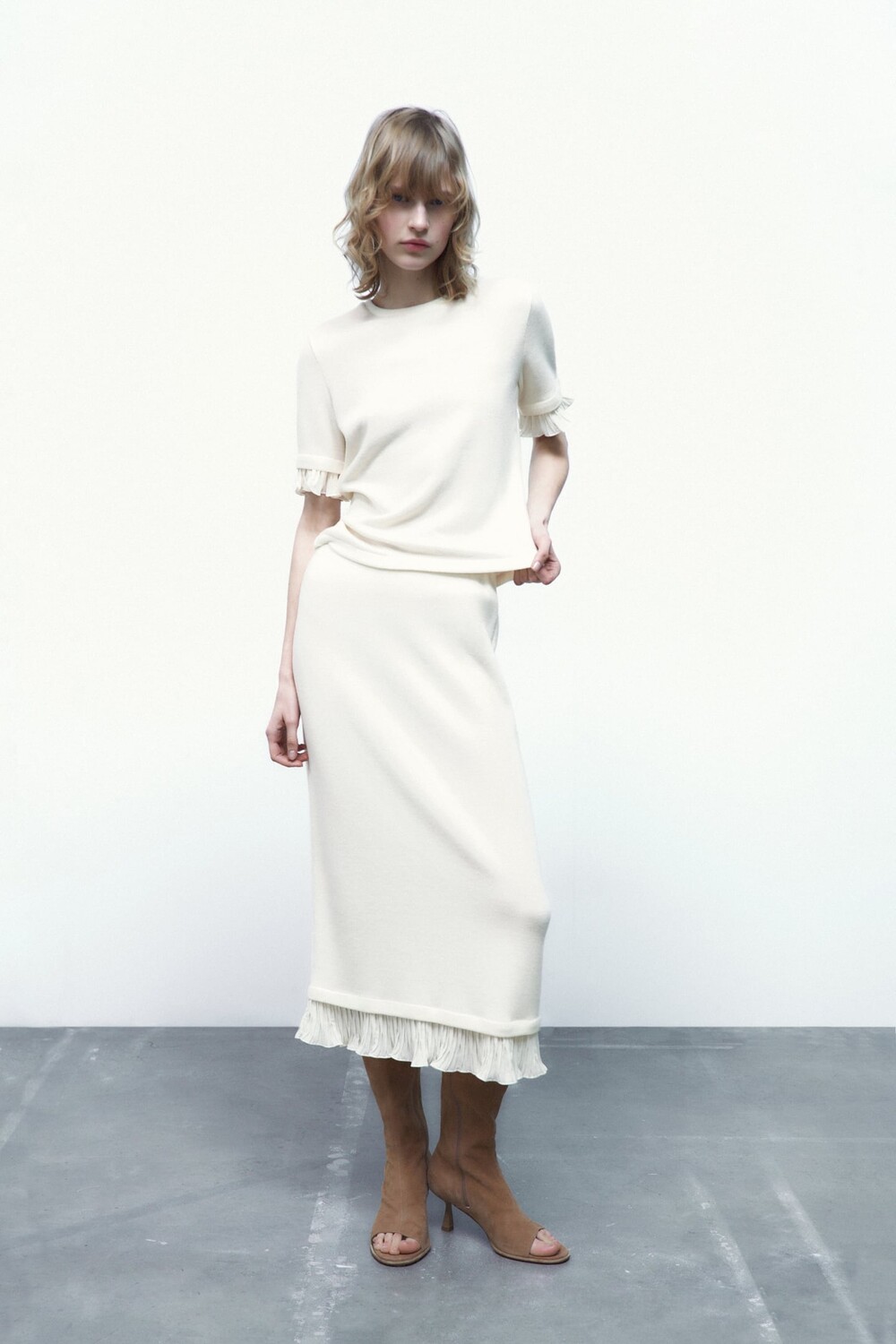 

Мягкая юбка ZARA, экру