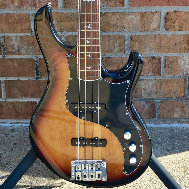 

PRS SE Kestrel Bass Tri-Color Sunburst
