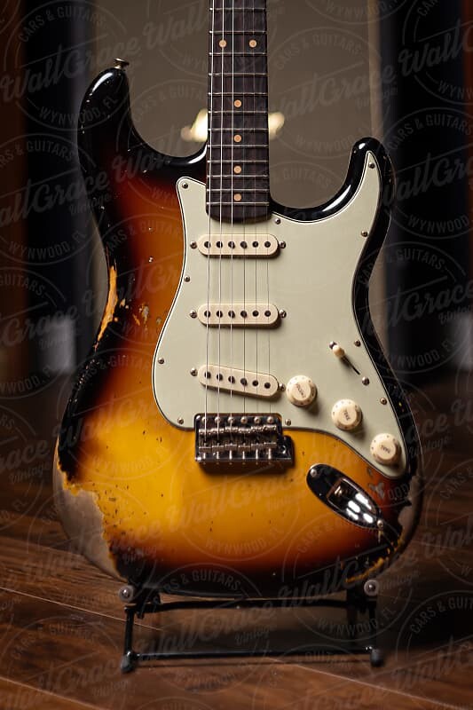 

Электрогитара Fender Custom Shop '61 Stratocaster Heavy Relic - Super Faded Aged Sunburst