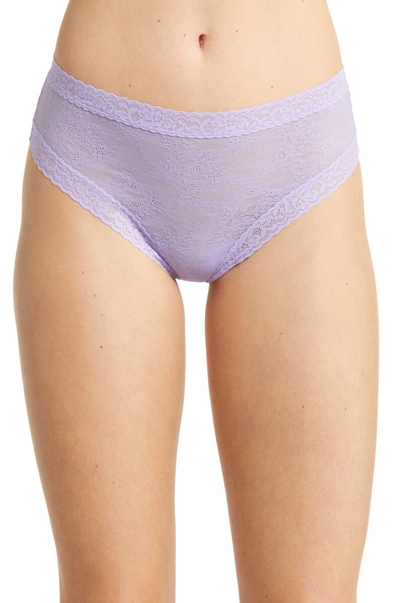 

Кружевные стринги Escape NATORI