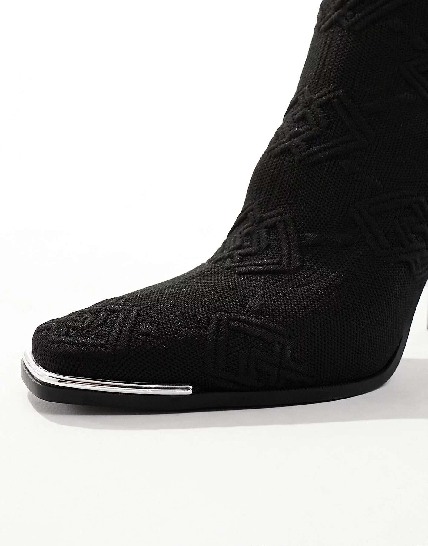 цена Черные вязаные ботинки челси на каблуке ASOS