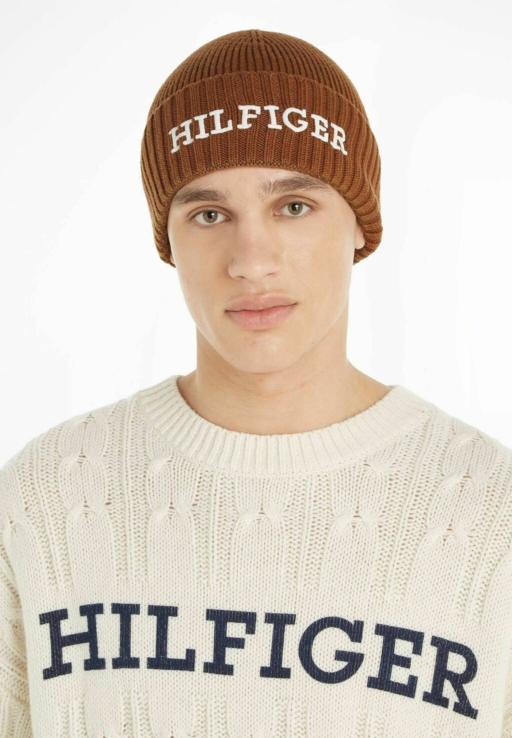 

Шапка MONOTYPE Tommy Hilfiger, цвет camel