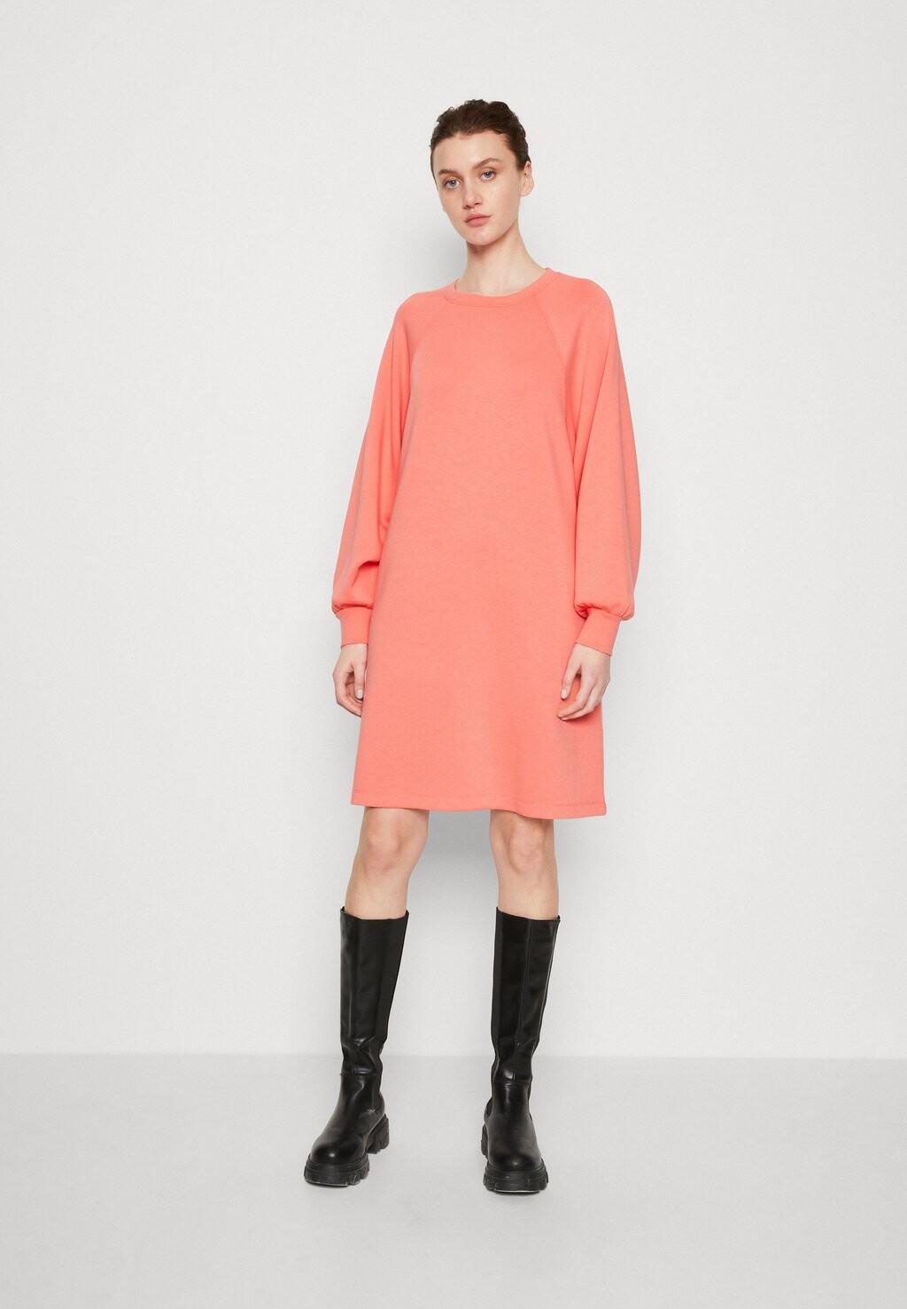 

Повседневное платье Moss Copenhagen