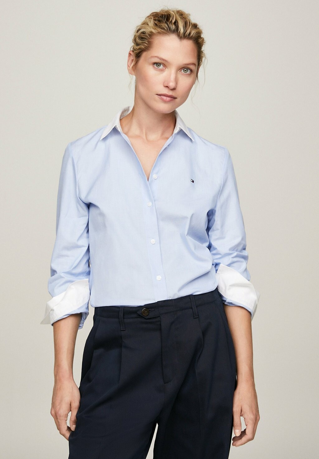 

Рубашка CONTRAST COLLAR REGULAR FIT Tommy Hilfiger, цвет well water