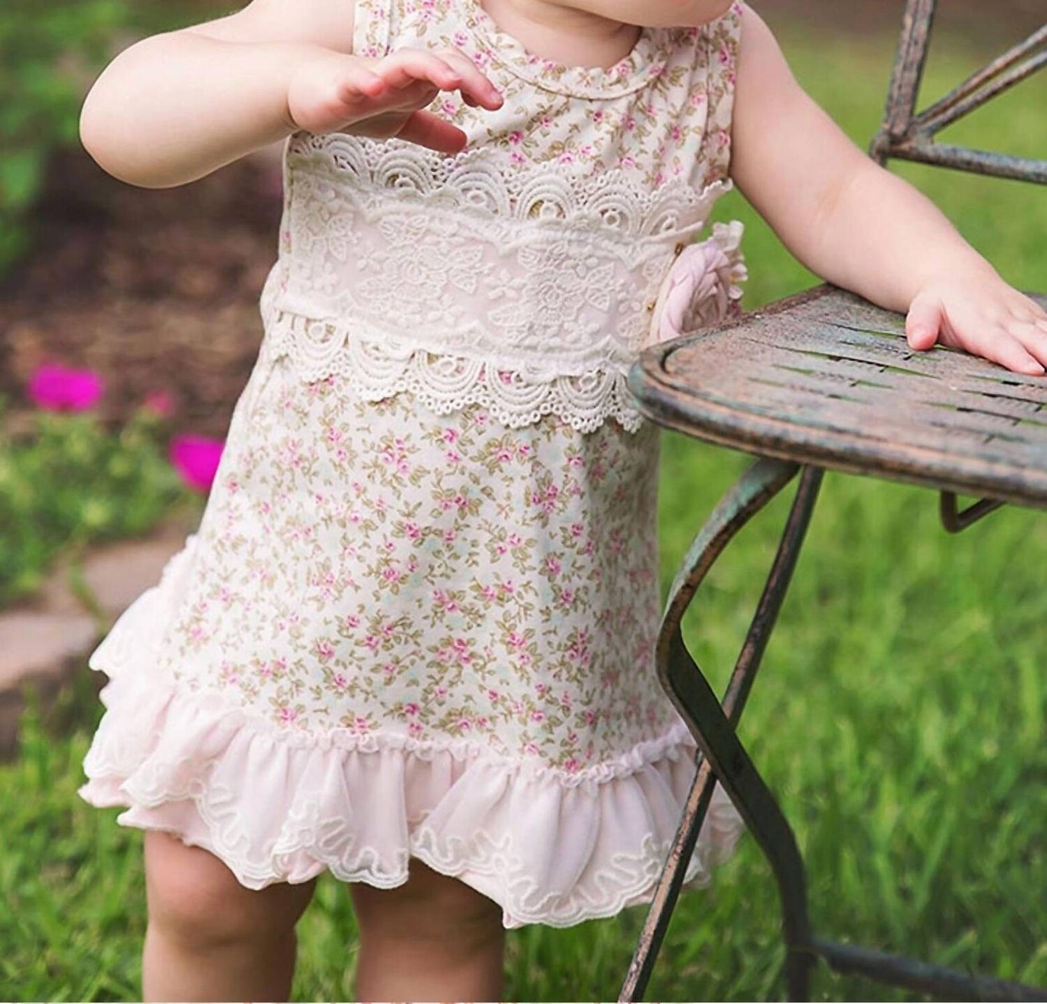 

Розовое платье Sweet Pea для девочек в горошек Haute Baby, розовый