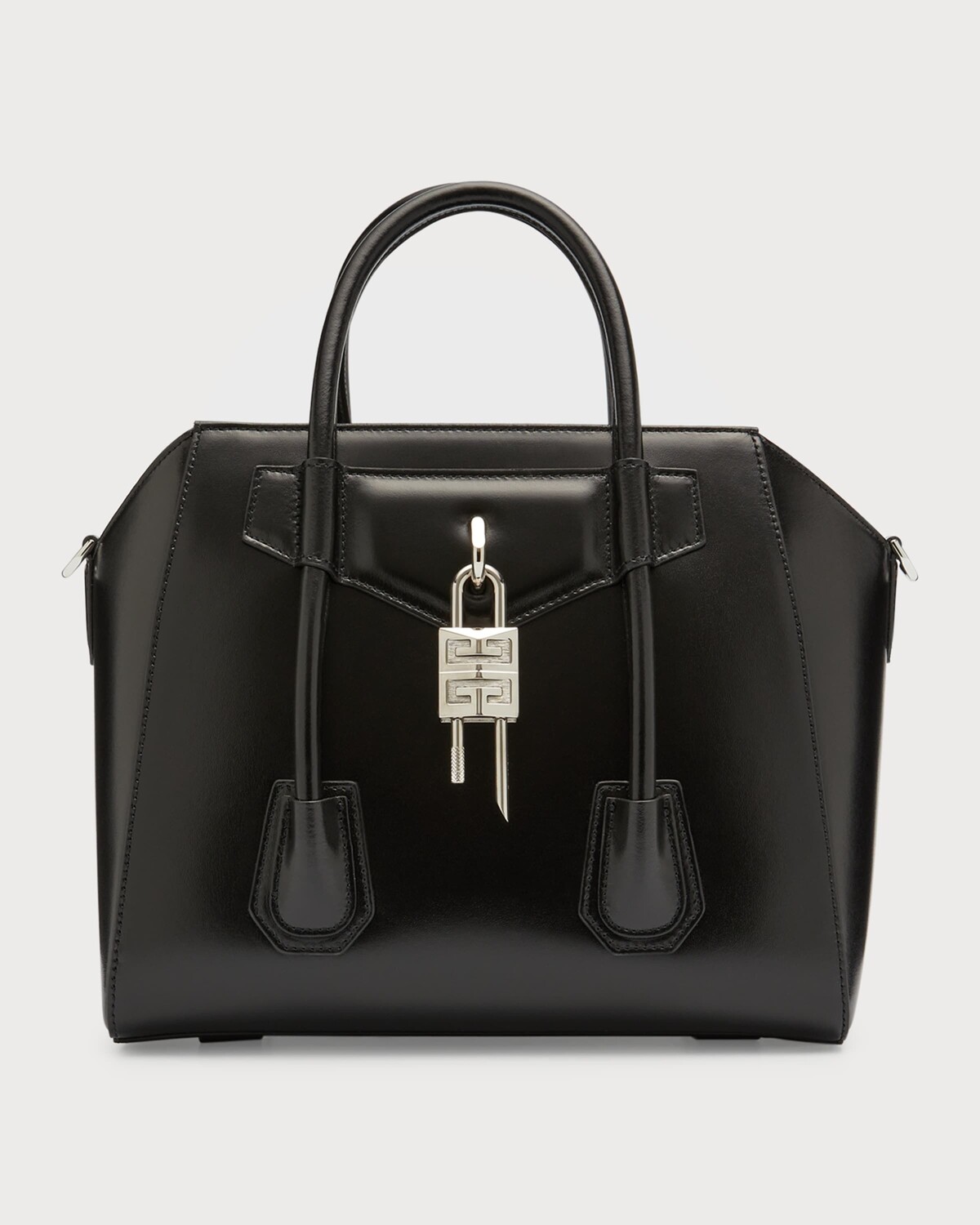 

Маленькая кожаная сумка Antigona Lock с верхней ручкой Givenchy, цвет Black